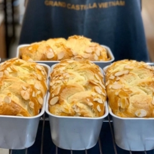 banh-mi-hoa-cuc-hanh-nhan